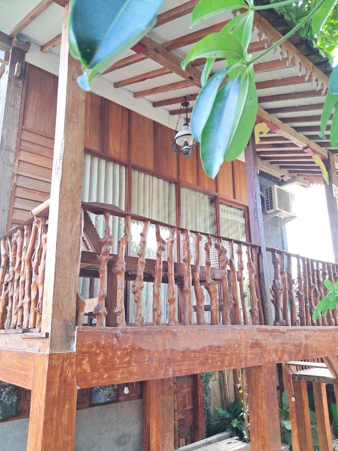 Diana'S Homestay バニュワンギ エクステリア 写真