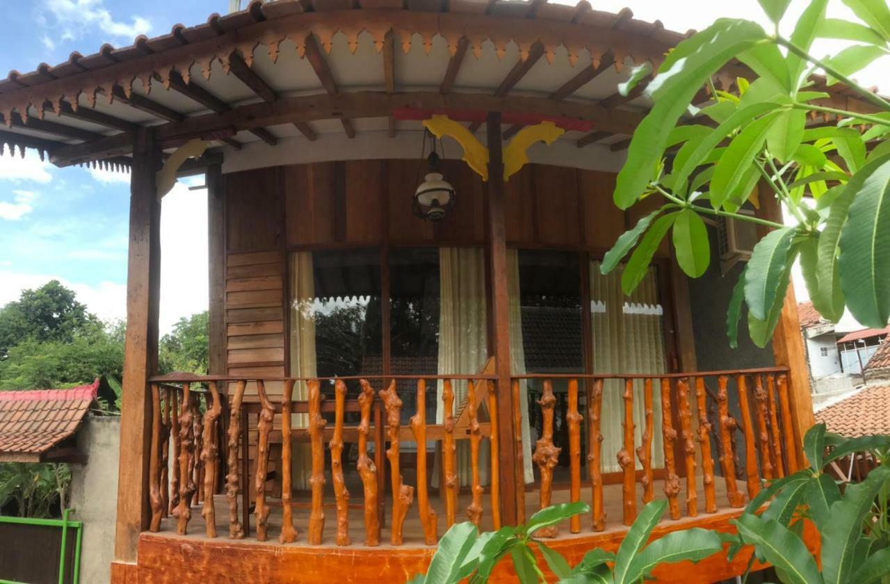Diana'S Homestay バニュワンギ エクステリア 写真